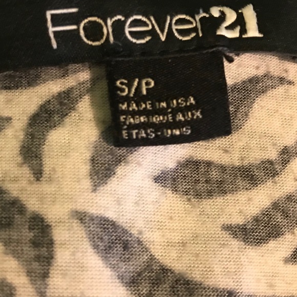 Mixed pattern forever21 vneck - Picture 4 of 5